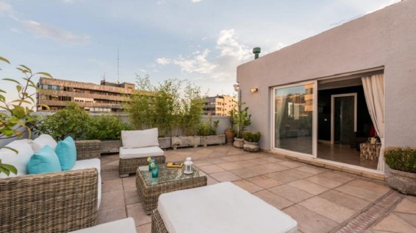 A duplex in the center of Madrid with a terrace