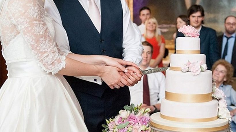 When Do You Cut the Cake at a Wedding