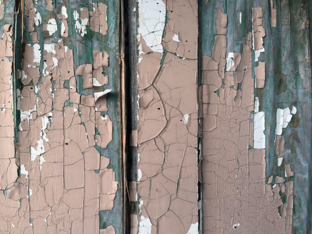 What is Peeling vs Flaking Paint? Explained in Detail