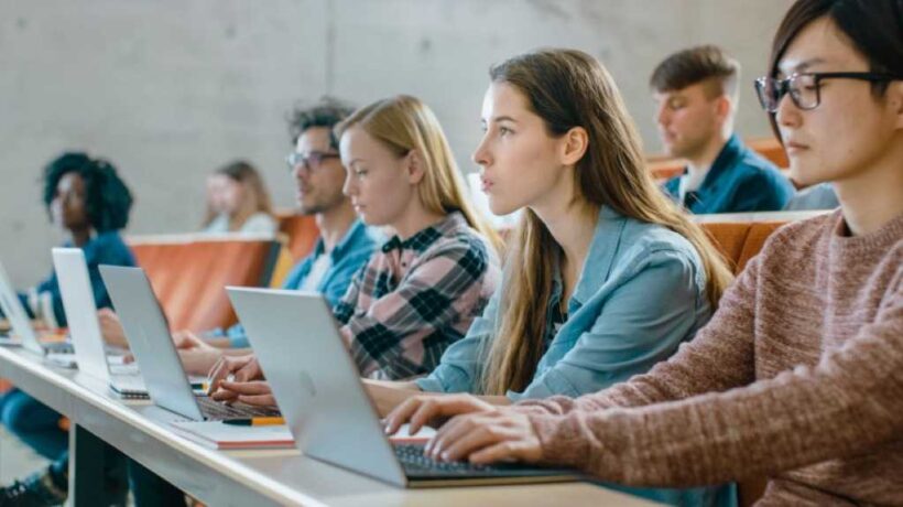 Blended Learning in the Classroom: A Modern Approach to Effective Education