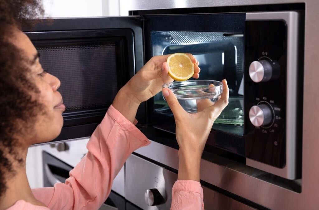 How to clean inside of microwave without vinegar