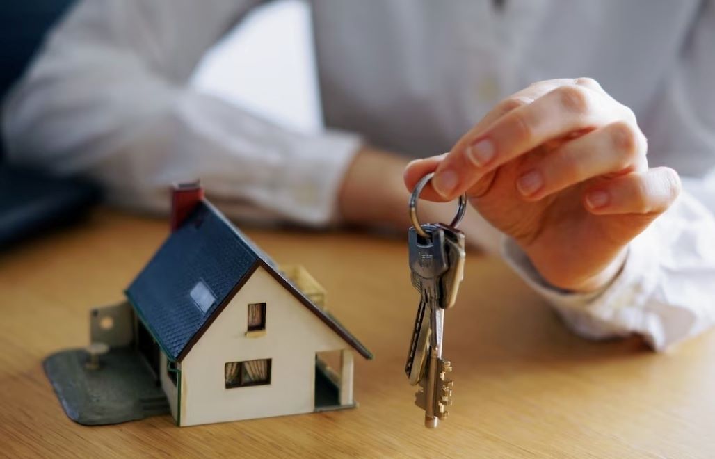 Explore essential strategies for effectively buying and selling real estate.